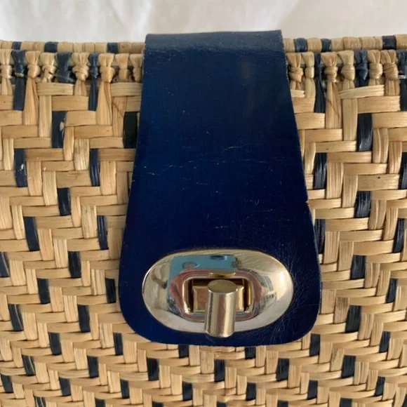 Vintage Wicker Handbag Tan with Blue Accents Gold Tone Handles - Picture 2 of 7